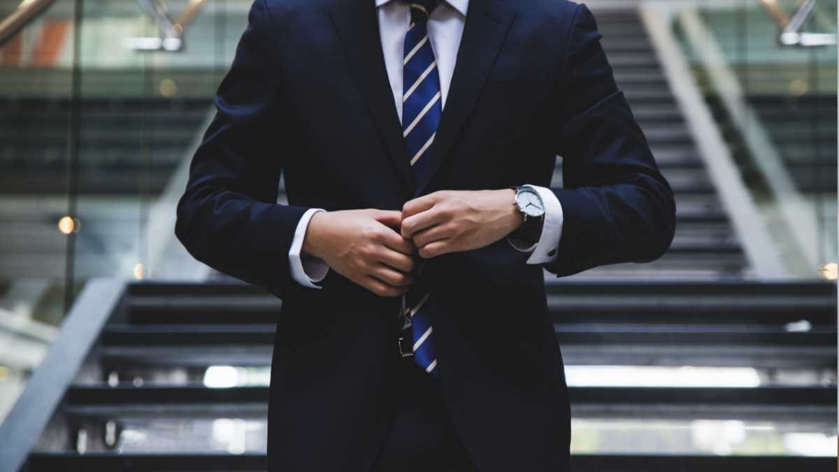 What You Need to Know Before Signing Up to be a De Facto Director in Malaysia